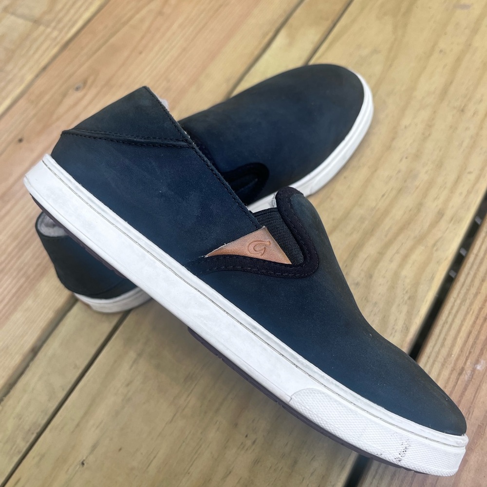 Olukai Pehuea Heu suede/fleece lined women’s shoe.